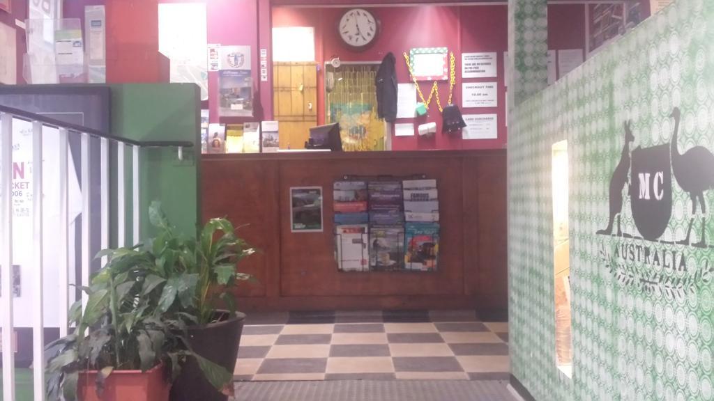 The Melbourne Connection Travellers Hostel Bagian luar foto